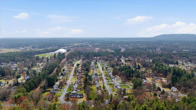 39 Oak Tree Circle, Queensbury, NY 12804