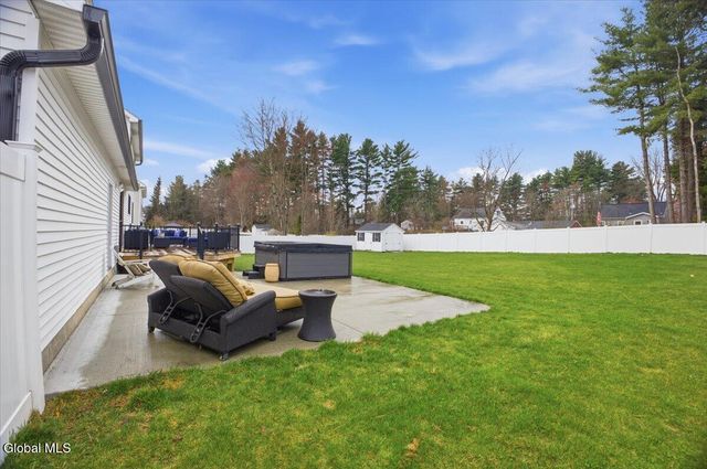 39 Oak Tree Circle, Queensbury, NY 12804