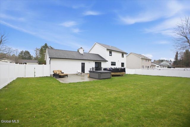 39 Oak Tree Circle, Queensbury, NY 12804