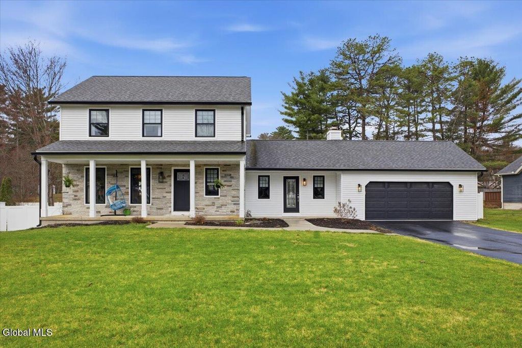 39 Oak Tree Circle, Queensbury, NY 12804
