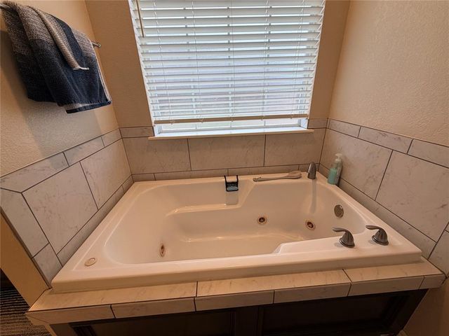 1405 Continental Way, Mustang, OK 73064