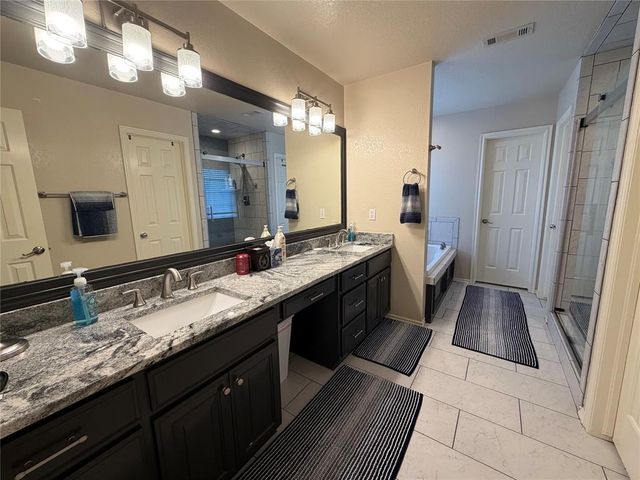 1405 Continental Way, Mustang, OK 73064