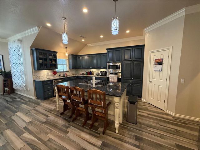 1405 Continental Way, Mustang, OK 73064