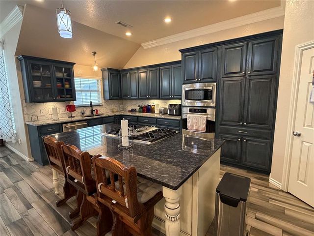 1405 Continental Way, Mustang, OK 73064