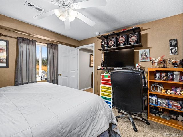 734 E Marigold Dr, Pueblo, CO 81007