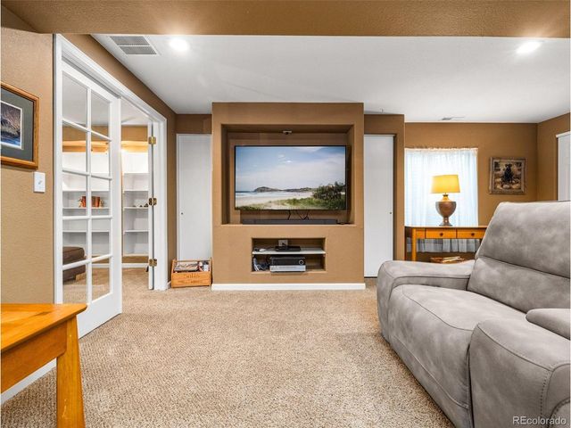734 E Marigold Dr, Pueblo, CO 81007