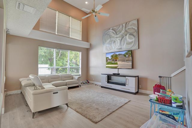 5884 N Plum Bay Parkway, Tamarac, FL 33321