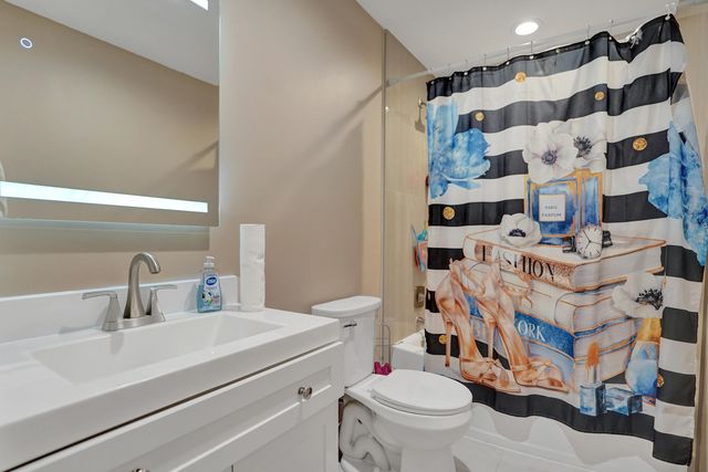5884 N Plum Bay Parkway, Tamarac, FL 33321