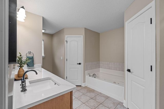 5284 Woodlake Trace, Gulf Breeze, FL 32563