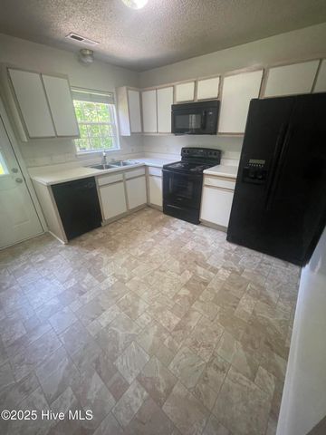 300 Pinegrove Court, Jacksonville, NC 28546