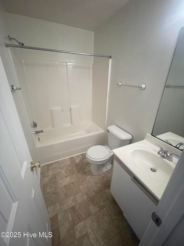 300 Pinegrove Court, Jacksonville, NC 28546