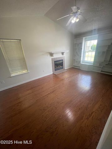 300 Pinegrove Court, Jacksonville, NC 28546