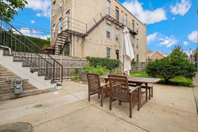 941 W 32nd Street, Chicago, IL 60608