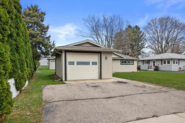 1124 Hamilton Street, Stoughton, WI 53589