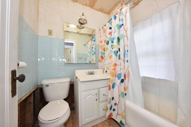 8308 Gridley AVENUE, Wauwatosa, WI 53213