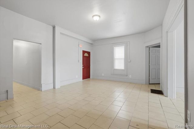 354 N Saginaw Street, Pontiac, MI 48342