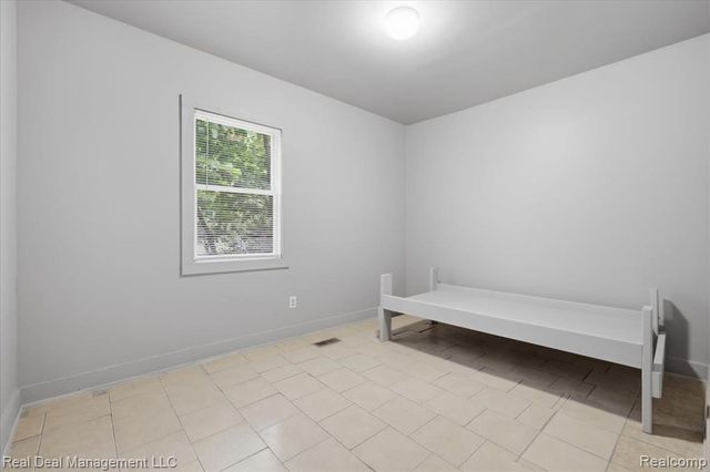 354 N Saginaw Street, Pontiac, MI 48342