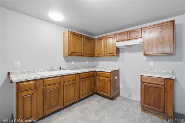 354 N Saginaw Street, Pontiac, MI 48342