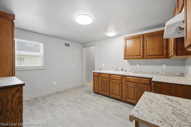 354 N Saginaw Street, Pontiac, MI 48342