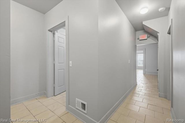 354 N Saginaw Street, Pontiac, MI 48342