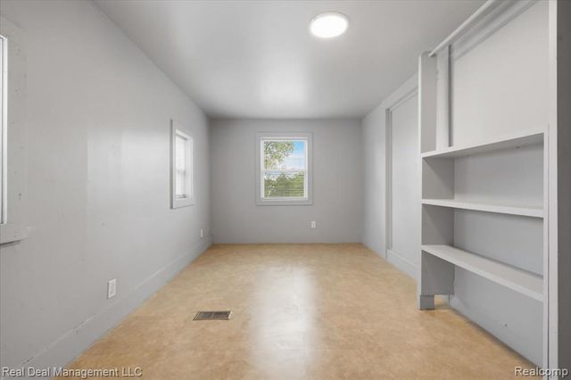 354 N Saginaw Street, Pontiac, MI 48342