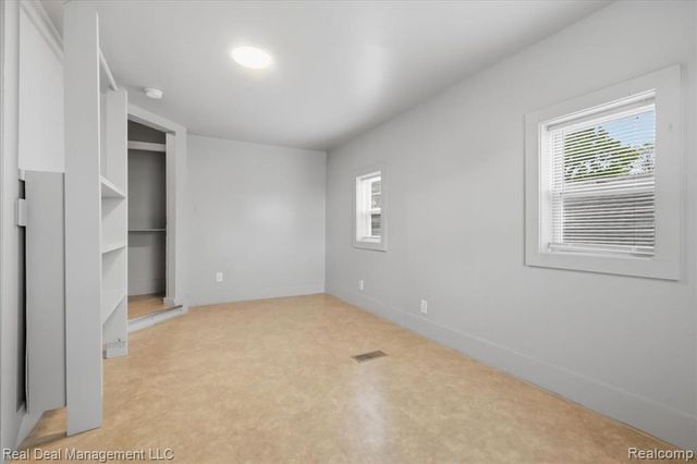 354 N Saginaw Street, Pontiac, MI 48342