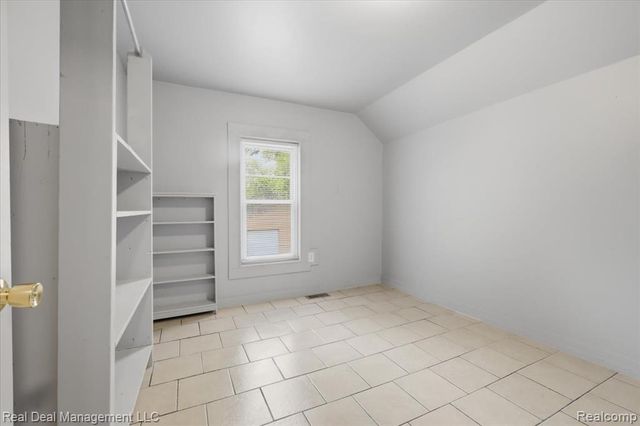 354 N Saginaw Street, Pontiac, MI 48342