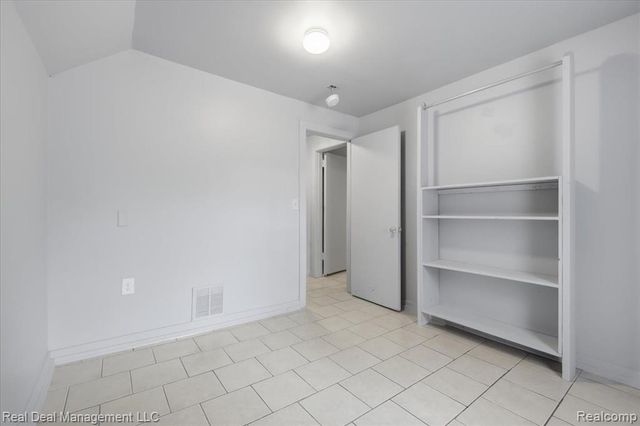 354 N Saginaw Street, Pontiac, MI 48342
