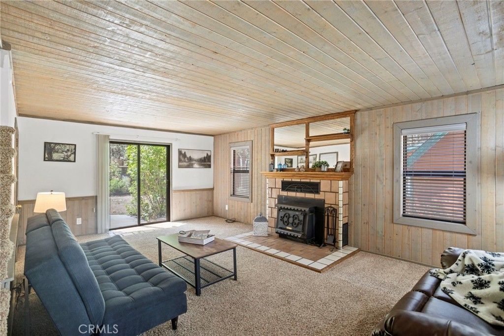 Image 10 of property listing at 39169 Robin, Big Bear Lake, CA 92315