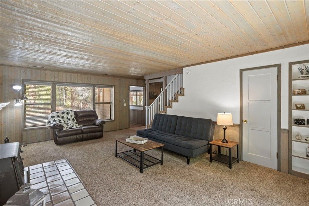 Image 11 of property listing at 39169 Robin, Big Bear Lake, CA 92315