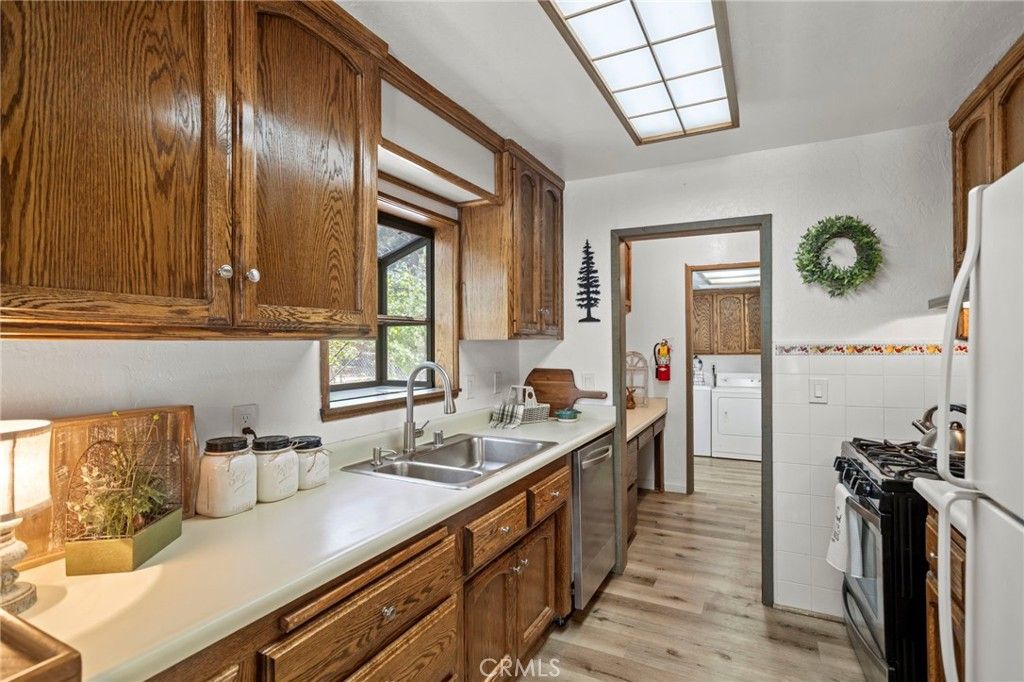 Image 14 of property listing at 39169 Robin, Big Bear Lake, CA 92315