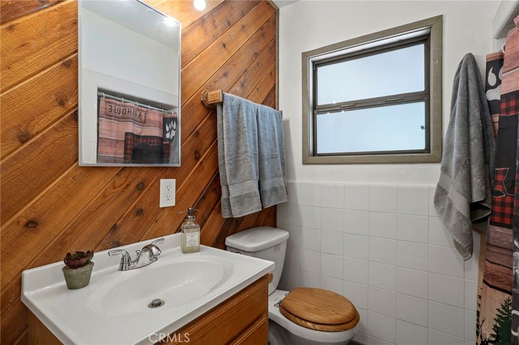 Image 18 of property listing at 39169 Robin, Big Bear Lake, CA 92315