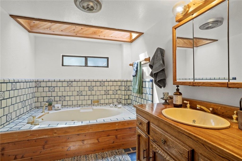 Image 21 of property listing at 39169 Robin, Big Bear Lake, CA 92315