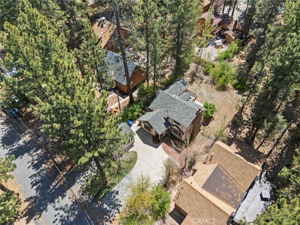 Image 32 of property listing at 39169 Robin, Big Bear Lake, CA 92315