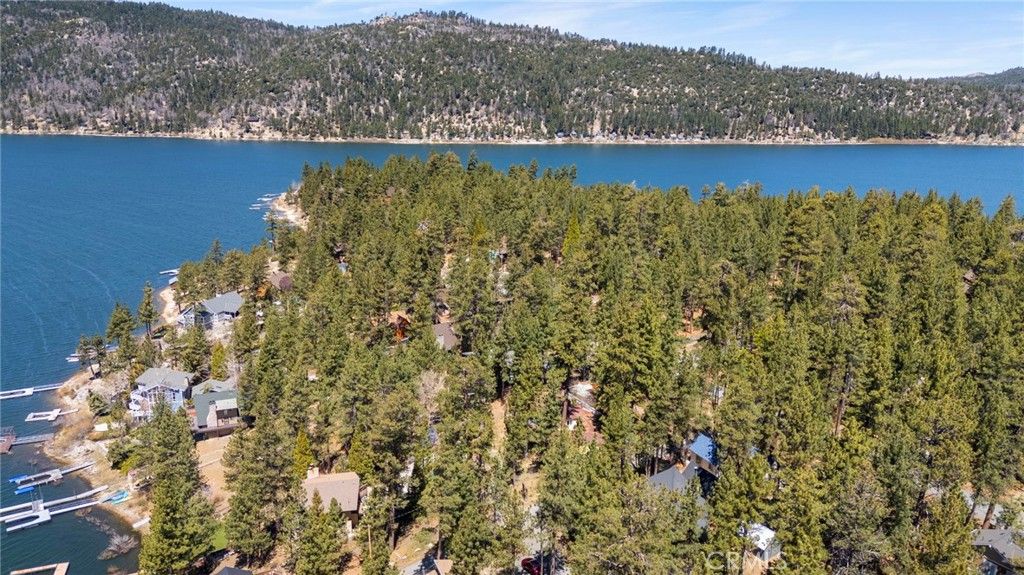 Image 36 of property listing at 39169 Robin, Big Bear Lake, CA 92315