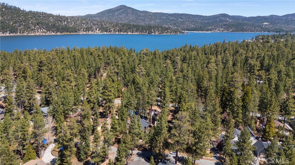 Image 37 of property listing at 39169 Robin, Big Bear Lake, CA 92315