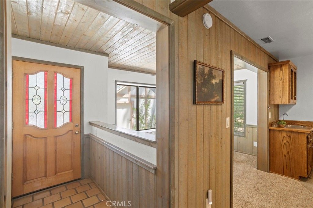 Image 5 of property listing at 39169 Robin, Big Bear Lake, CA 92315