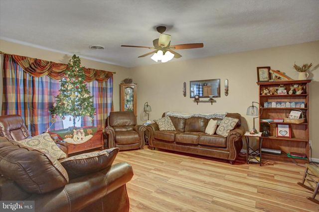 2355 MAJESTIC CT, Chambersburg, PA 17202