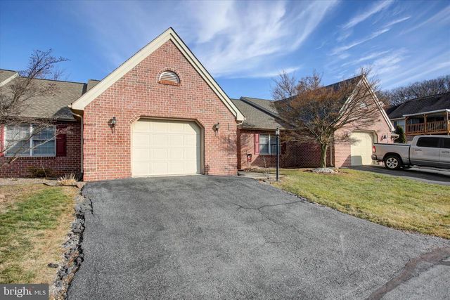 2355 MAJESTIC CT, Chambersburg, PA 17202