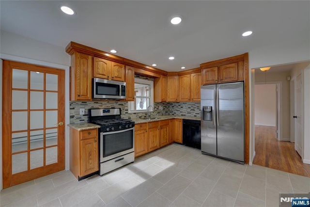 29 Winifred Drive, Totowa, NJ 07512