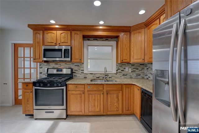 29 Winifred Drive, Totowa, NJ 07512