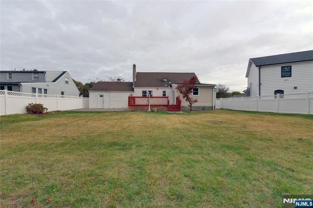 29 Winifred Drive, Totowa, NJ 07512