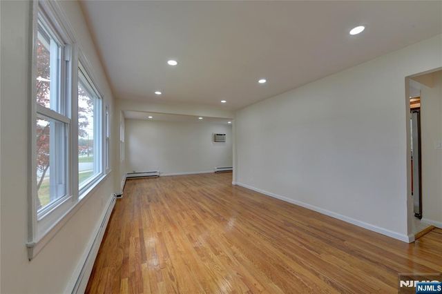 29 Winifred Drive, Totowa, NJ 07512