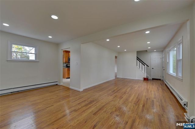 29 Winifred Drive, Totowa, NJ 07512