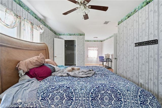 2405 Zoysia LN, North Fort Myers, FL 33917