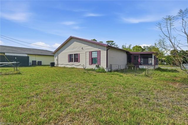 2405 Zoysia LN, North Fort Myers, FL 33917