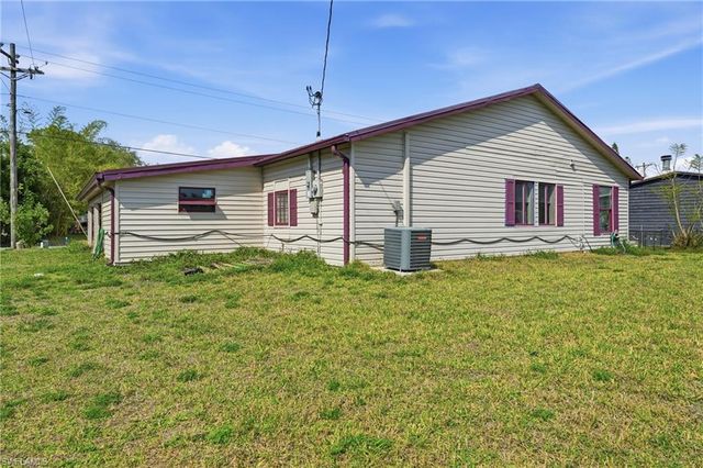 2405 Zoysia LN, North Fort Myers, FL 33917