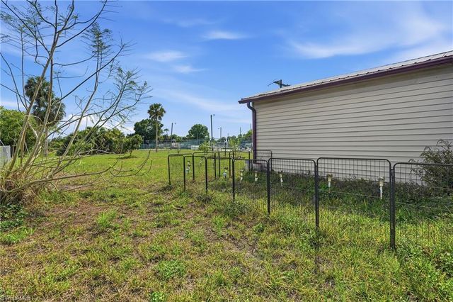 2405 Zoysia LN, North Fort Myers, FL 33917