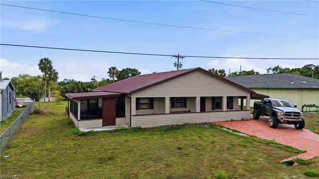 2405 Zoysia LN, North Fort Myers, FL 33917