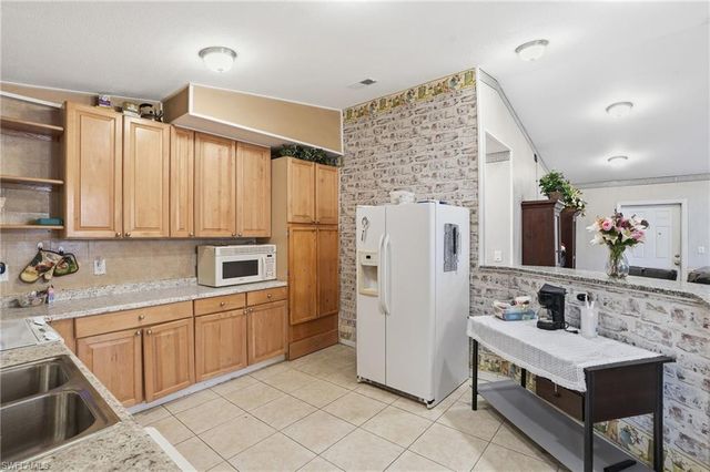 2405 Zoysia LN, North Fort Myers, FL 33917